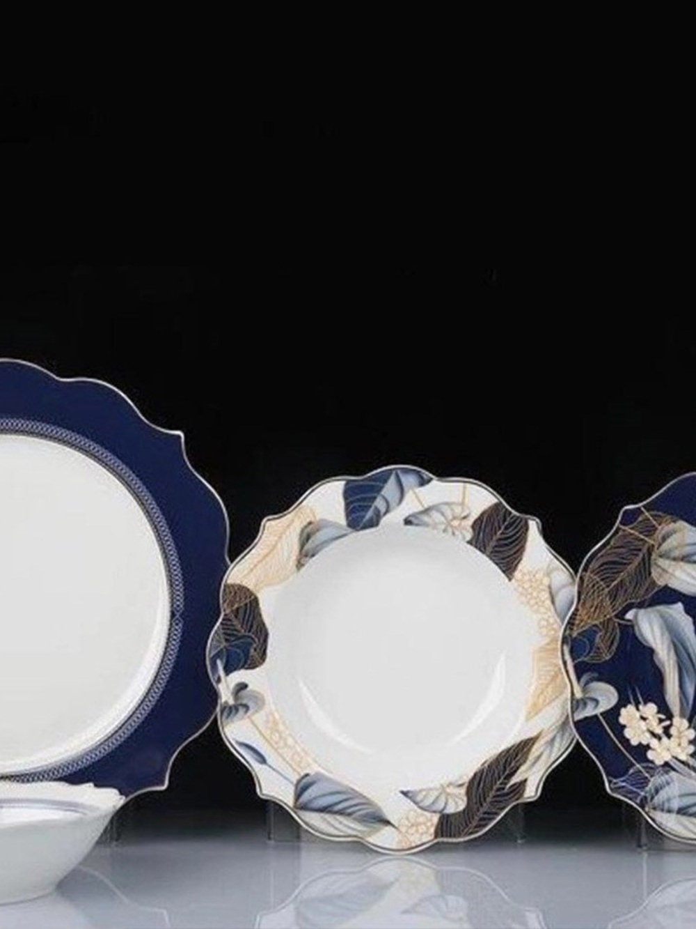 Dinner set - Picture 2 of 4